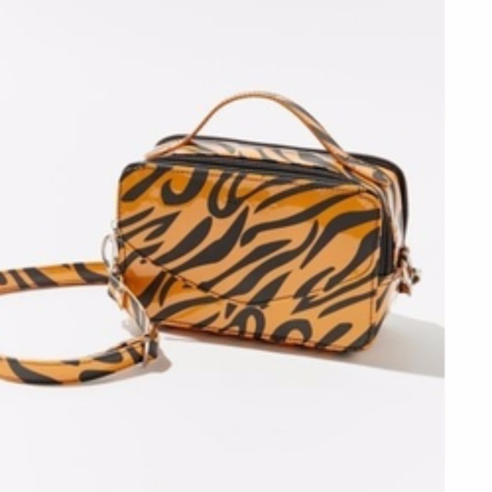 NWOT U.O. Daniel Silfen Emma Crossbody Bag